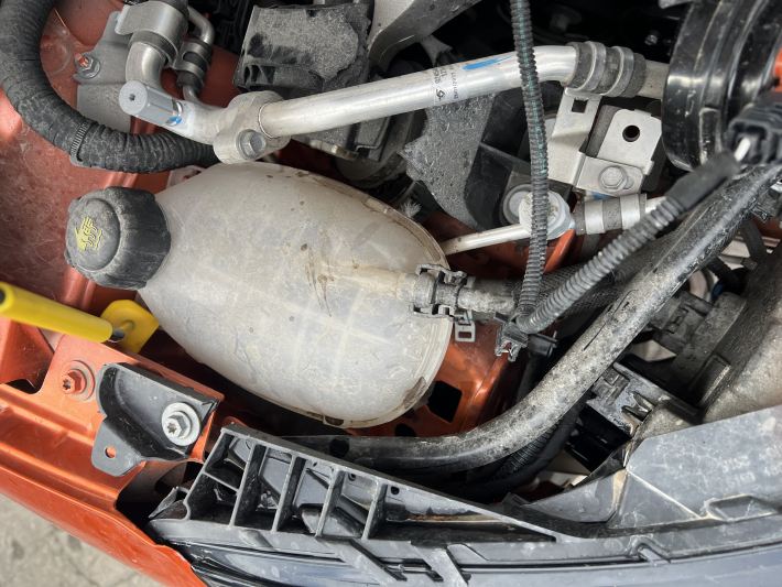 renault clio su deposu